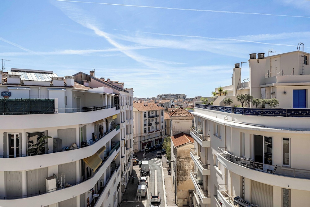Cozy Apartment - Bright Skylight - Cannes Center