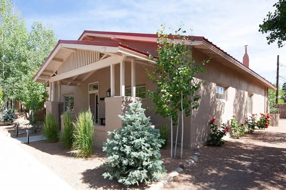 Palace Modern Residences at the Railyard