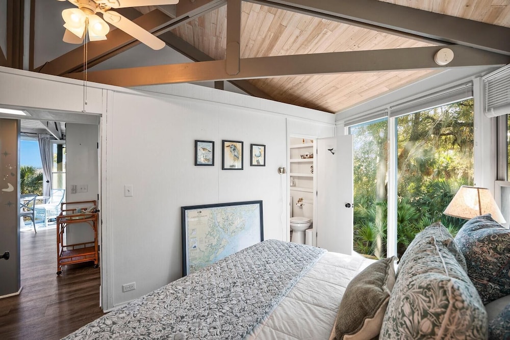 Charming 2-bed, 2-bath Home, Resort Access and Golf Cart Included!