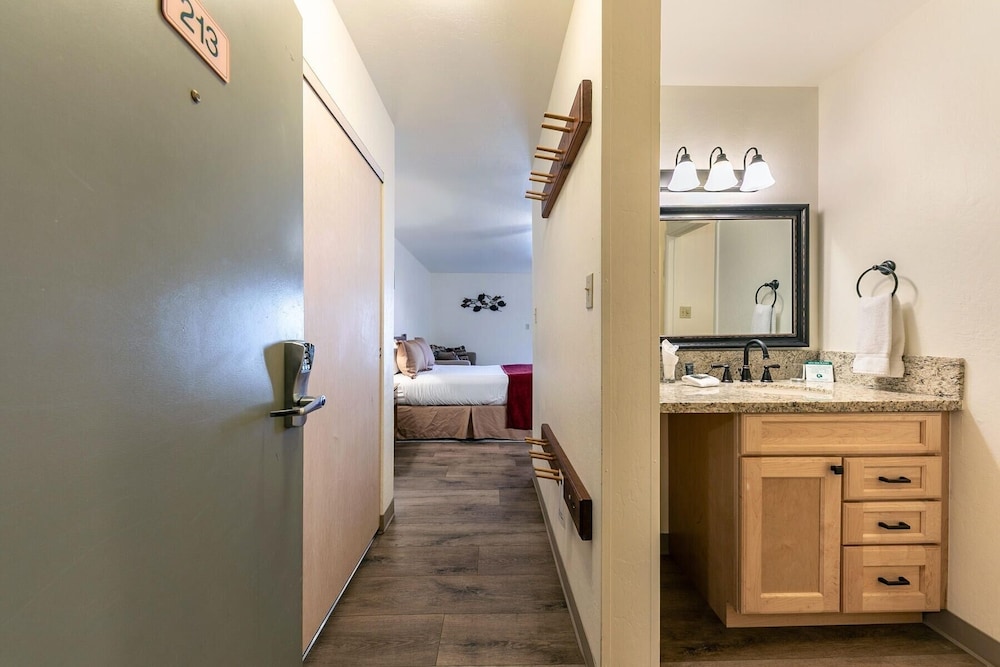 213 Bldg B 1 Bedroom Condo