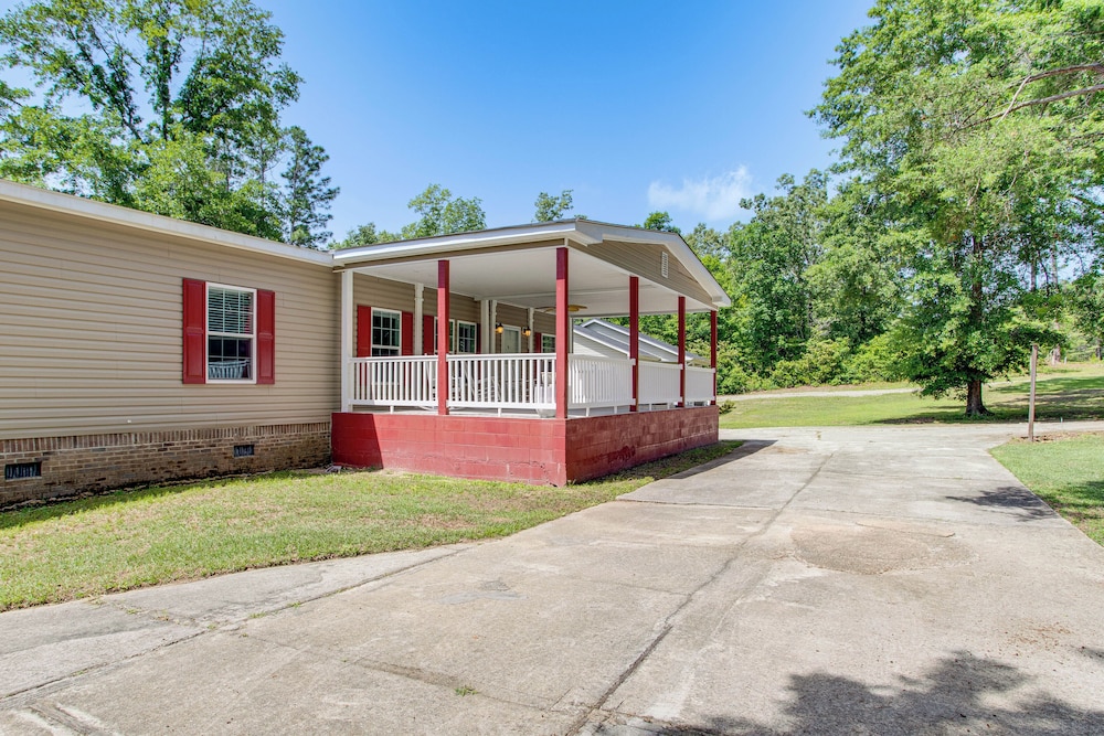 4 Mi to Weston Lake: Eastover Gem w/ Grill