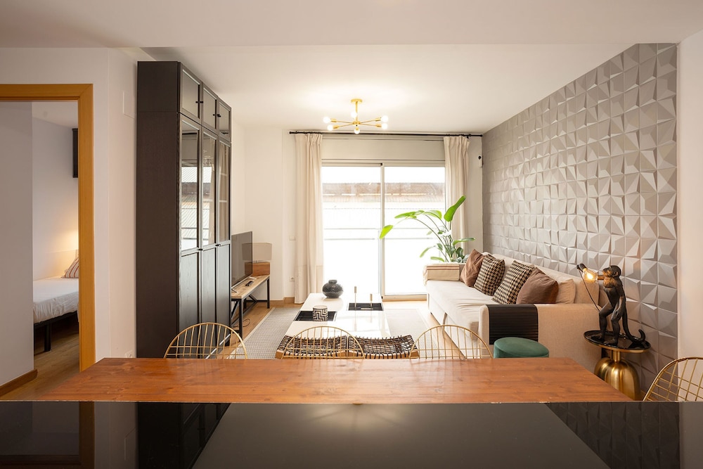 Modern Apartment Near Pl Espa a