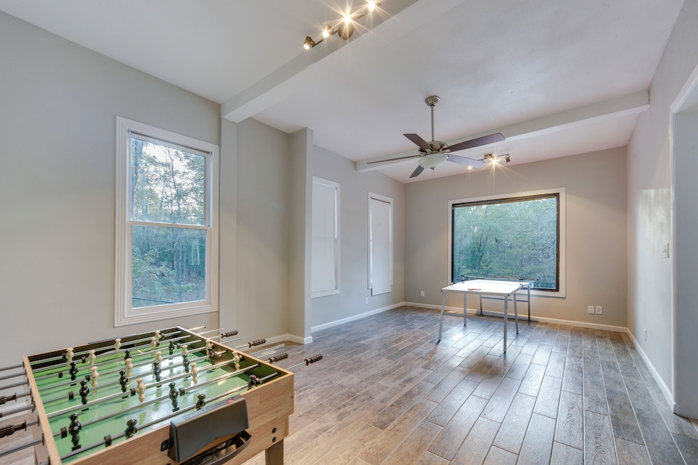 Game Room, Trails! 30-acre Lakefront Streetman Gem