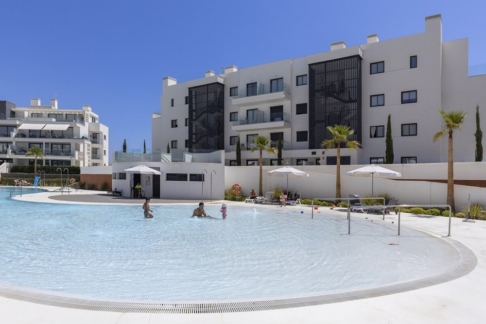 Exclusive Apartment With Garden in Higueron