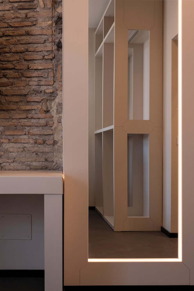 Colonna Collection