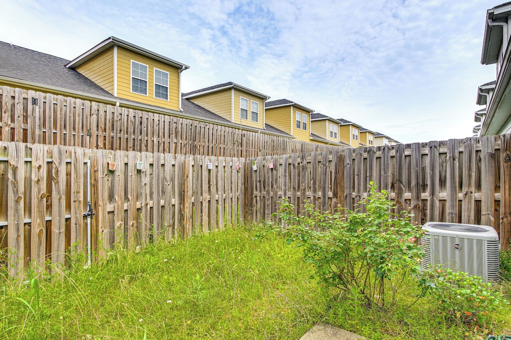 7 Mi to Dtwn Augusta: Townhome Near Shops & Eats!