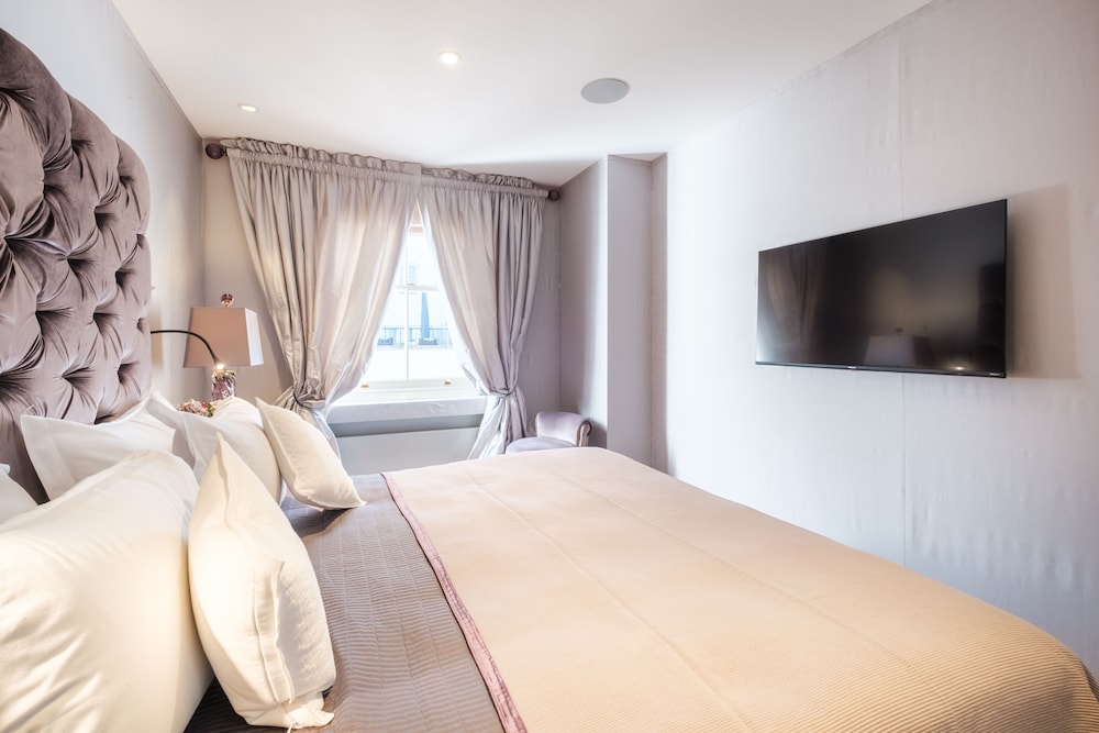 Luxury Home with 3 Bed 2 Bath in London