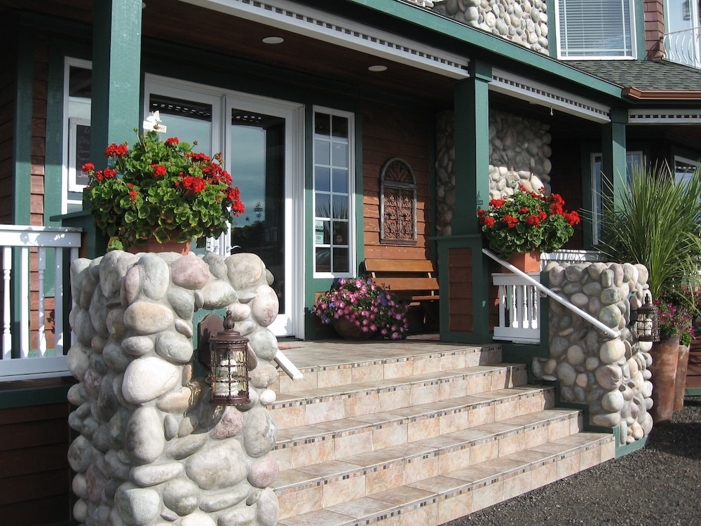 The Collins Inn and Seaside Cottages - Adults Only