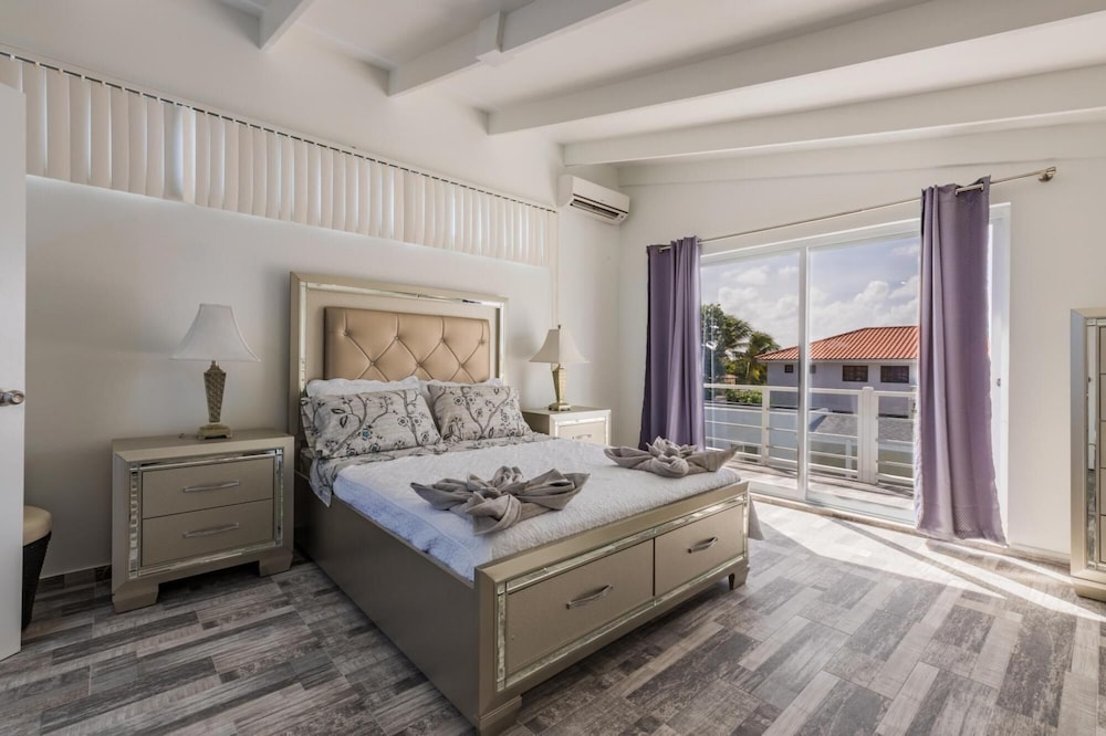 NEW Modern Stylish 6BR 6BA Villa Near Palmbeach