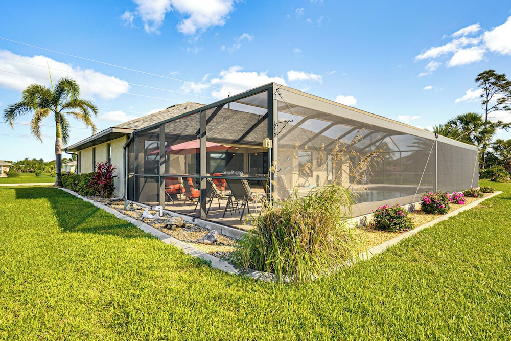 Near Golf & Beaches: Luxe Home in Rotonda West!