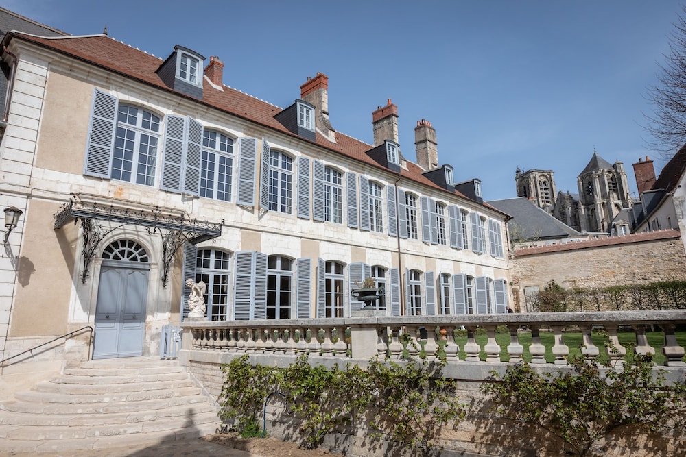 Bourges Vacations - Hotel de Panette - Chambres historiques - Property Image 17
