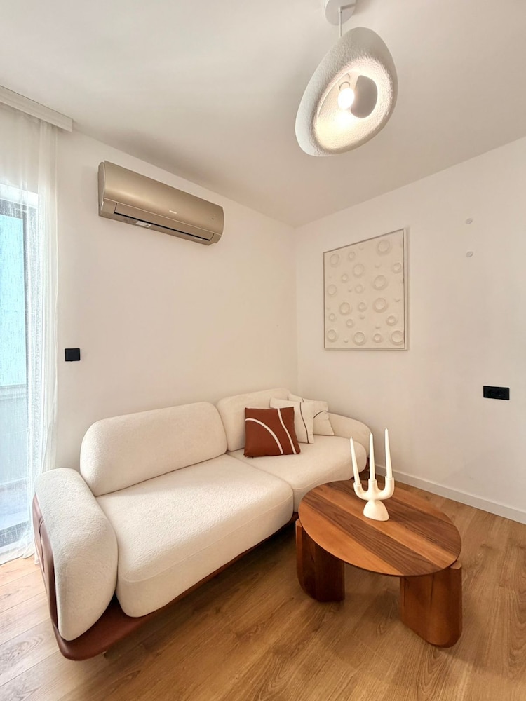 Lunamare Apartments