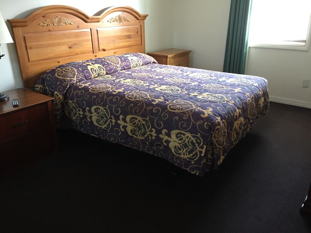 Travelers Inn
