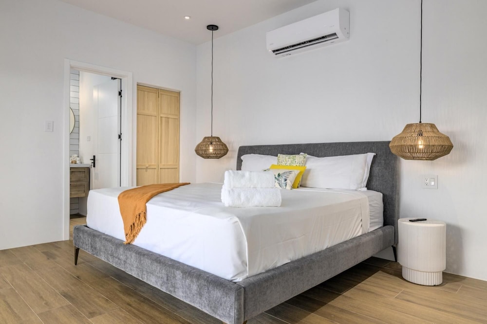 NEW Modern 2BR 2BA w Privatepool in Quiet Area