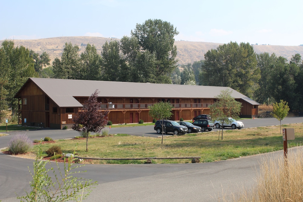 Methow River Lodge & Cabins
