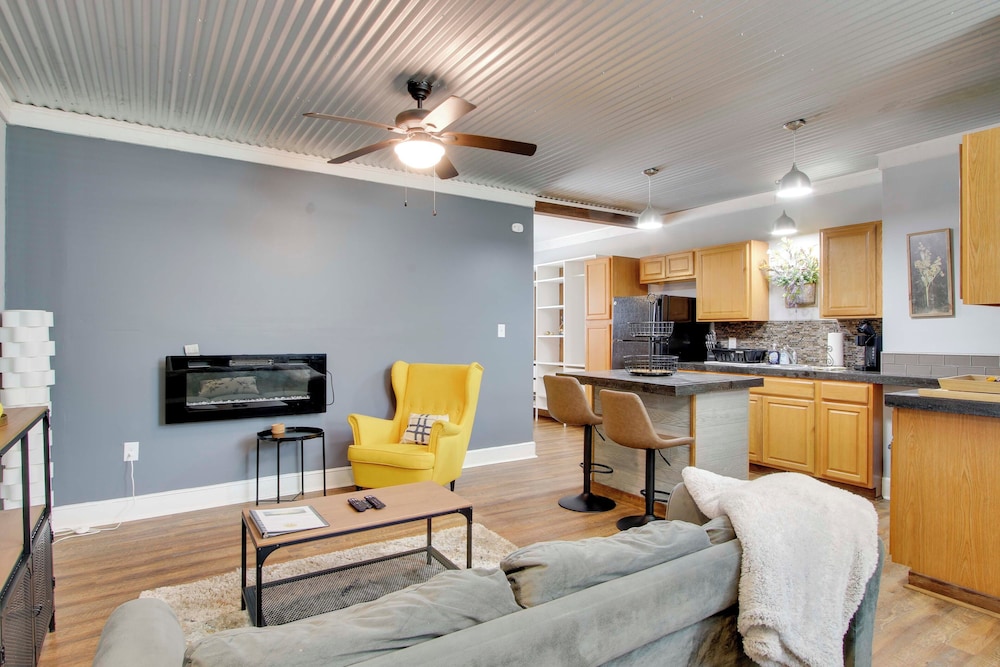 Commuter-friendly Rental Unit in Greenwood!