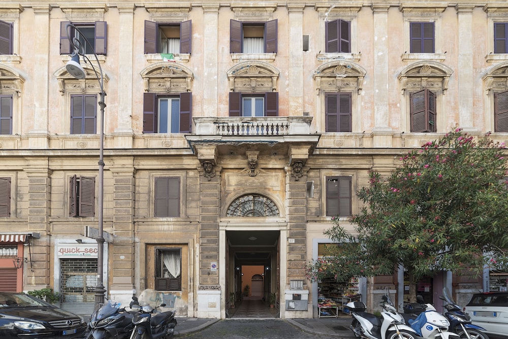 Vittorio Emanuele Apartment