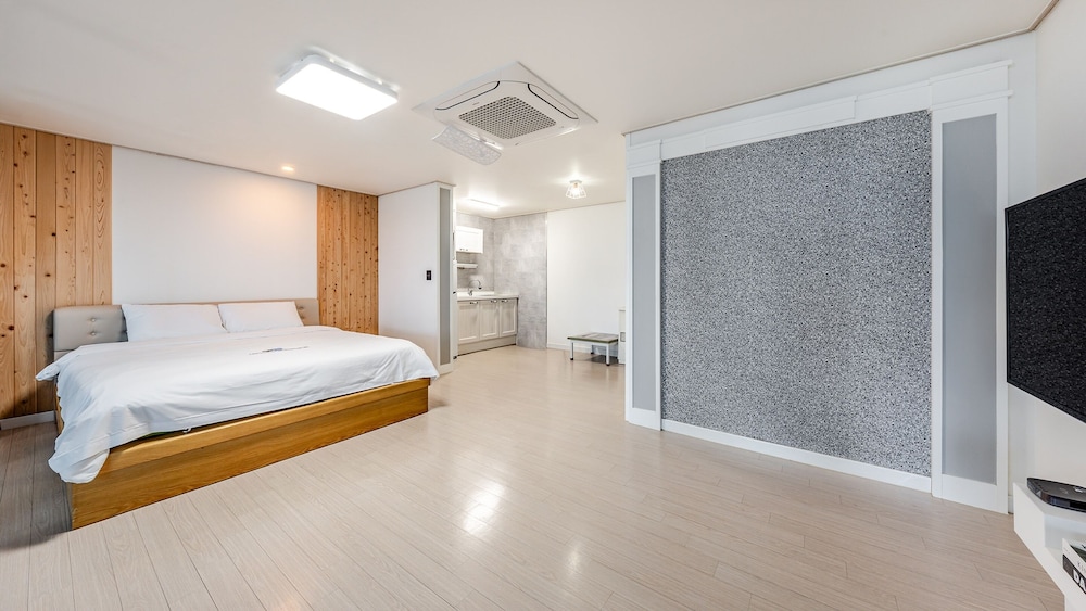 Yeosu Wellstay Pool Villa