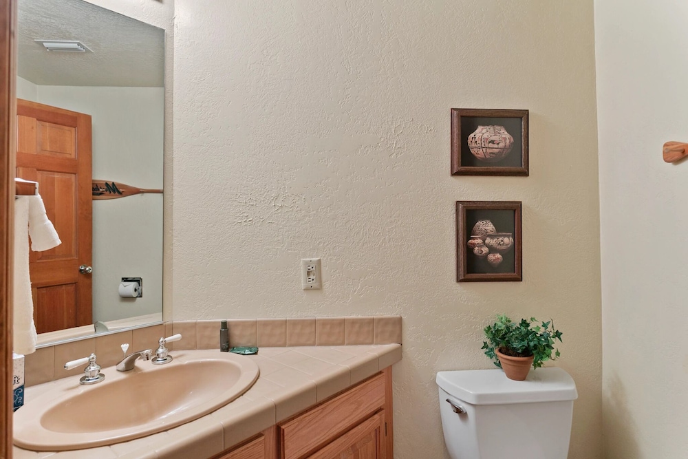 Powder Run at Deer Valley Resort - Two Bedroom Condo with Hot Tub #A13 2 Condo