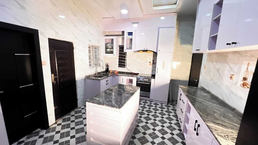 Danny's Shortlet Apartment