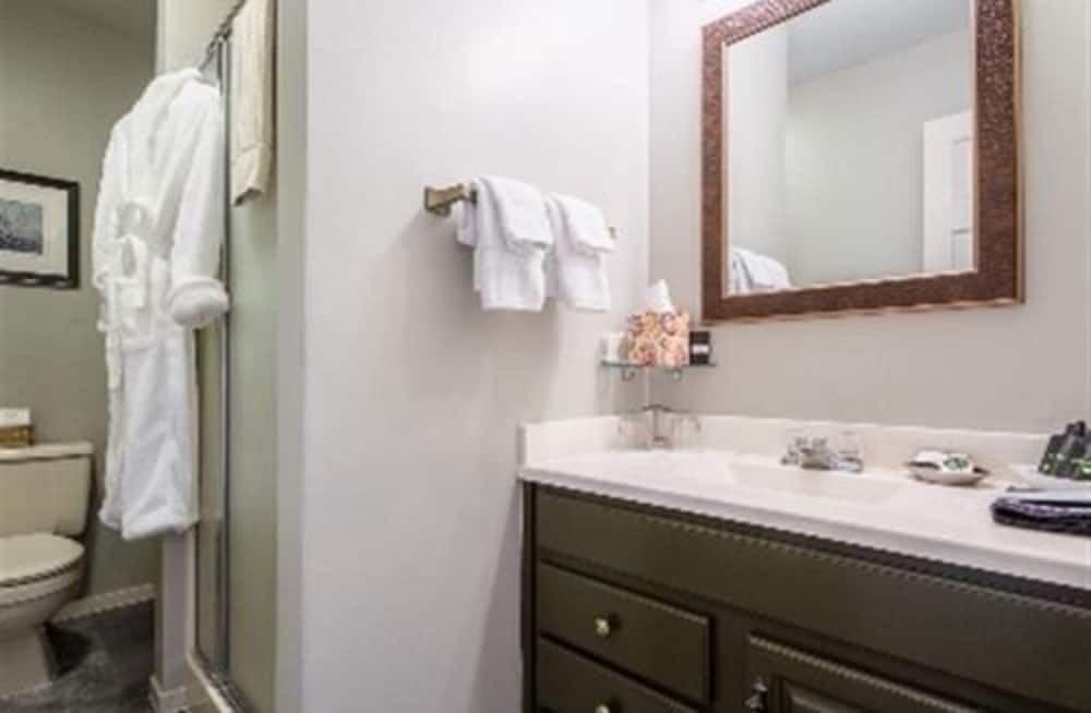 Ashland Vacations - Oak Hill Bed Breakfast - Property Image 1