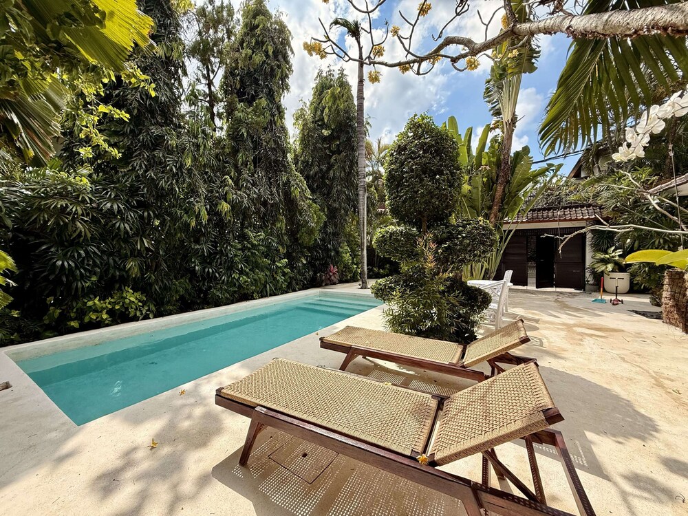 Villa White Orchid