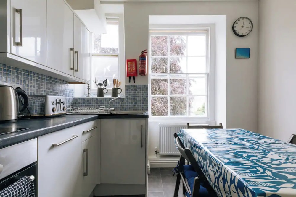 Beautiful 2BD Flat - Clifton Village view 2