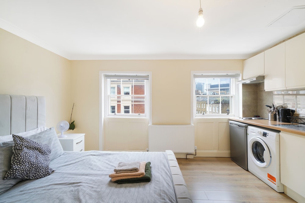 Central London Chic Apartment - York Street Gem