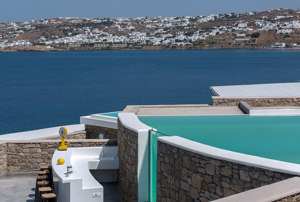 Villa Sapphire 6BR Hot Tub & Pool Ornos
