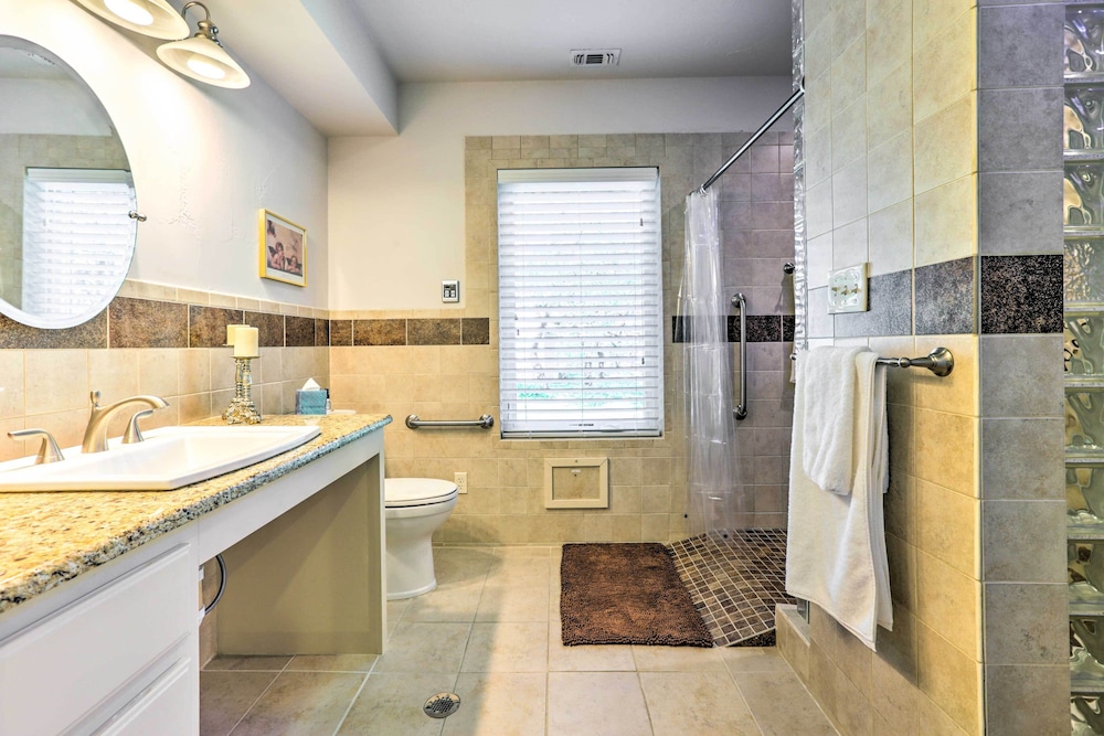 Johnson City Home w/ Hot Tub - Close to Wineries! view 3
