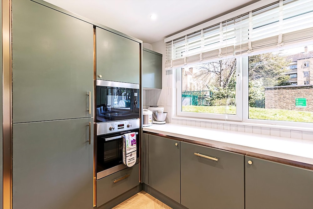 Stylish Islington Garden Flat Sleeps Four
