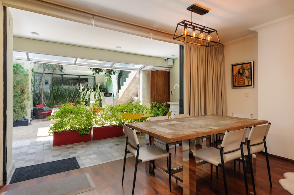 Upscale 4BR House in Condesa