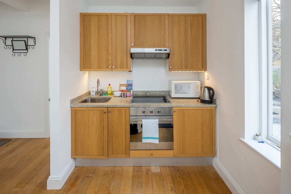Lovely Designer 1 Bedroom Shepherd's Bush 7 min to Tube