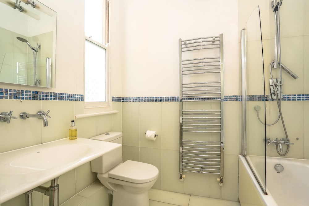 The Glasshouse Escape - 5BDR Victorian Jewel with Modern Twists in Jericho
