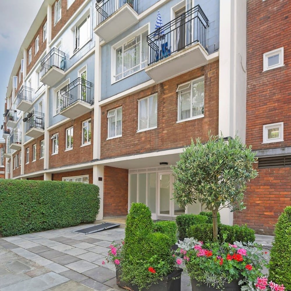 Elegant 3 bed Flat Earls Court