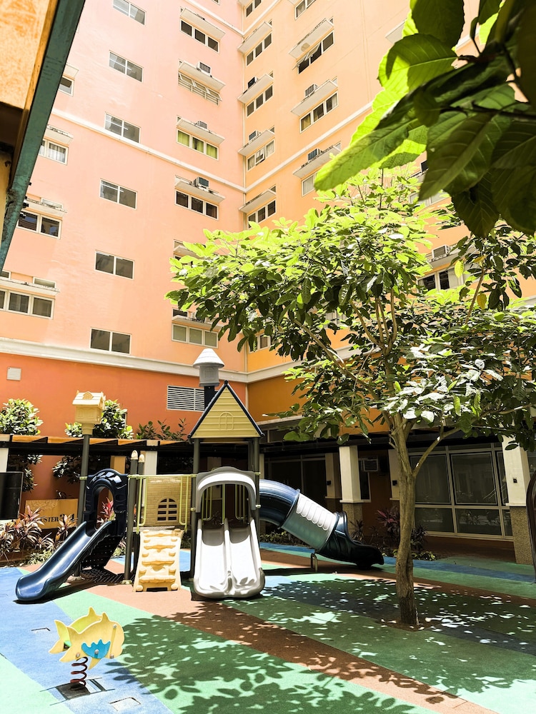 Holland Park Condominium