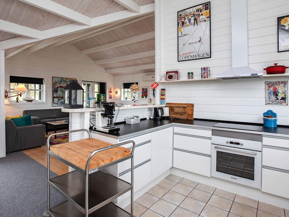 6 Person Holiday Home in Vaeggerlose