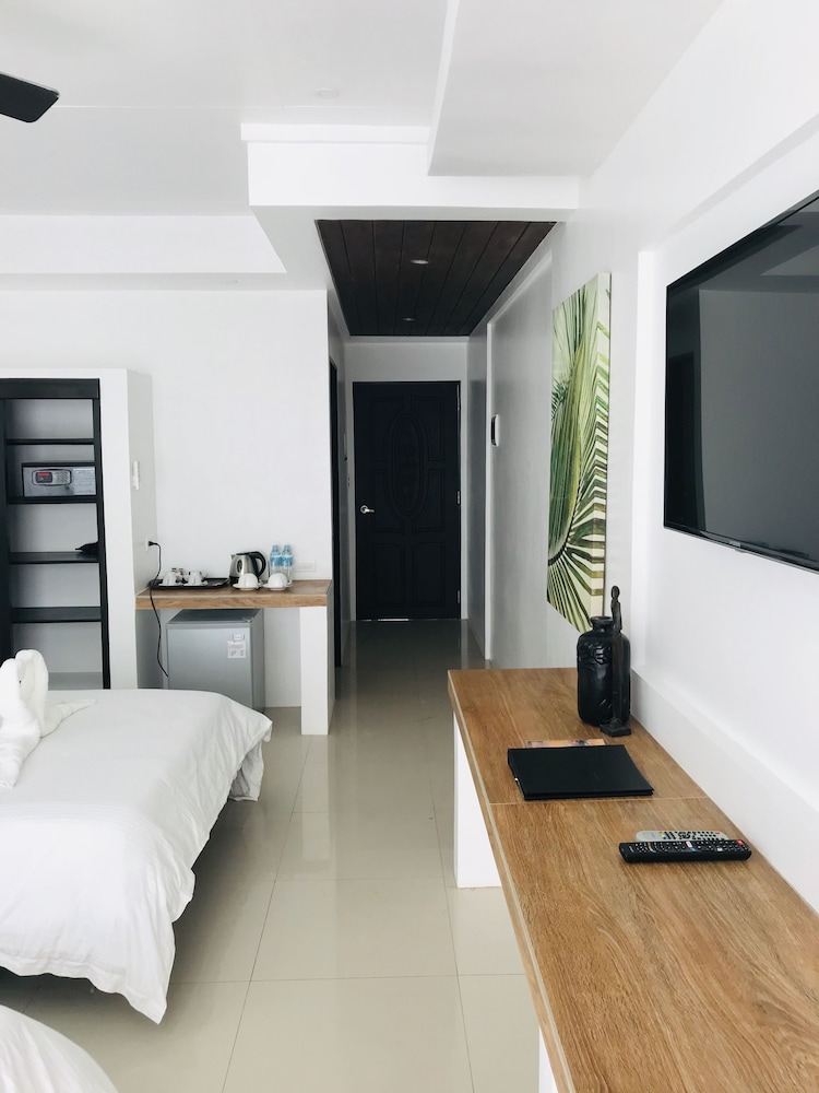 Calypso Beach & Dive Resort