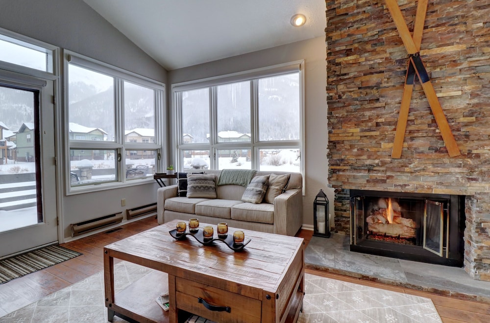 Private Mountain Town home Pet Friendly with Great Views - WD12 by Redawning