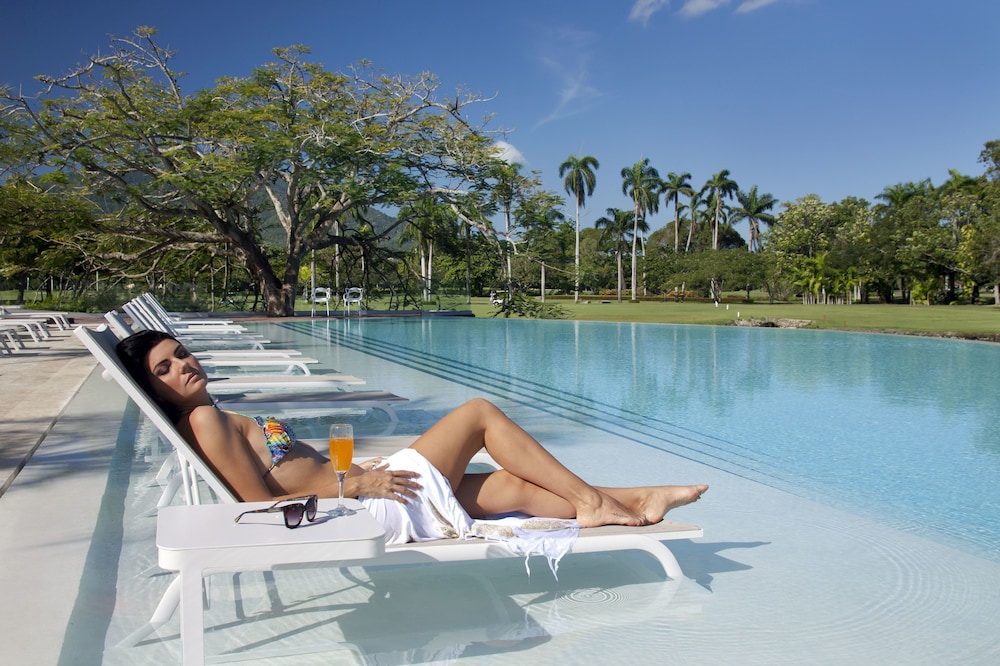 VH Atmosphere - Adults Only - Property Image 3