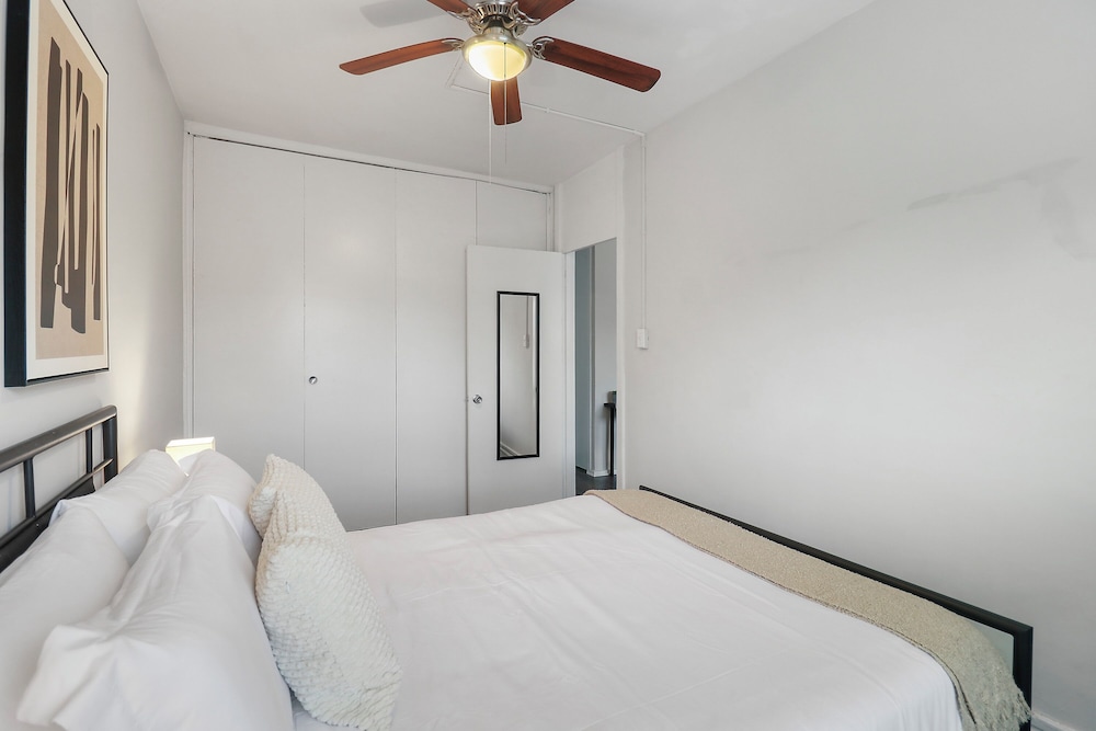 Lively 1BR - Kenwood 408
