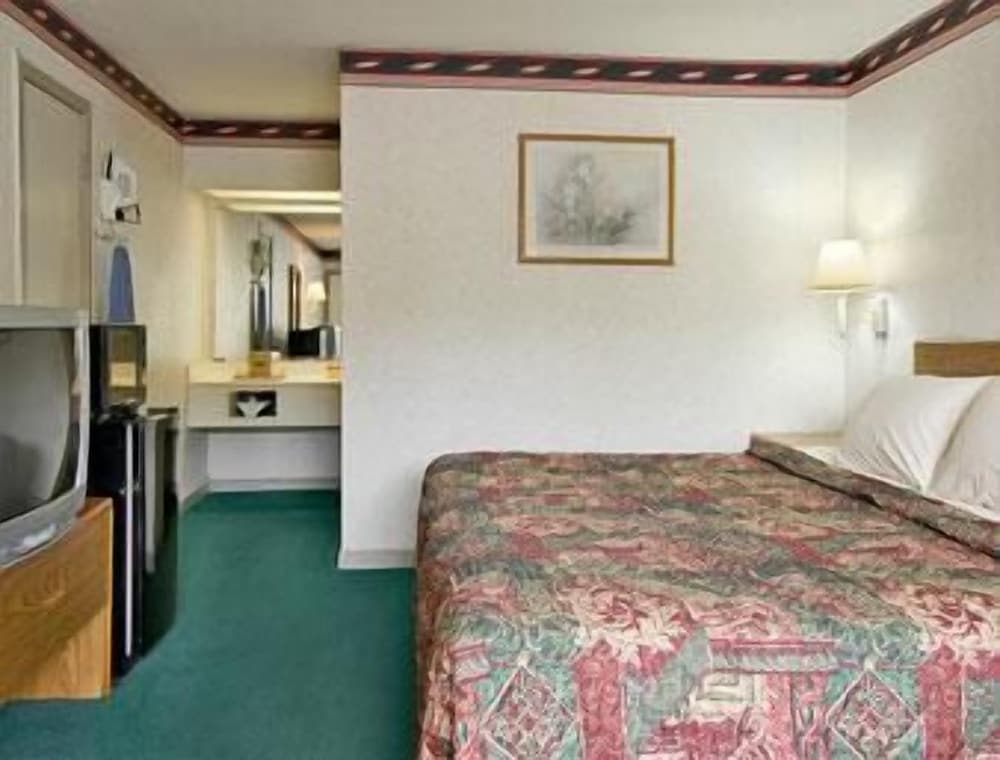 Days Inn by Wyndham Jacksonville, photo 9