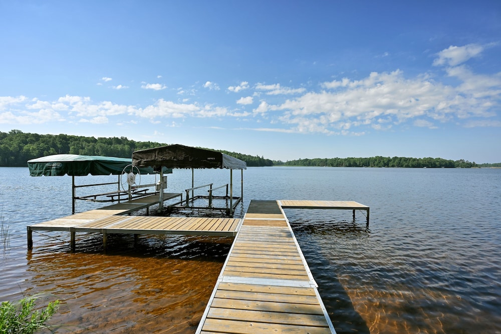 The Namakagon Lakehouse 4 Bedroom Home
