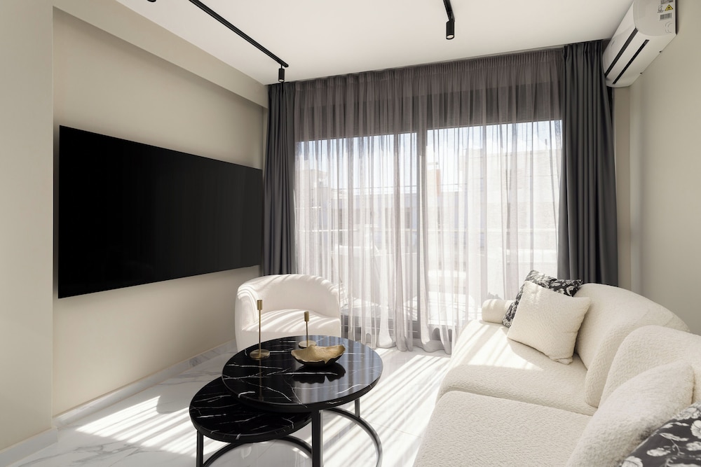 Ophelia Suites by halu!