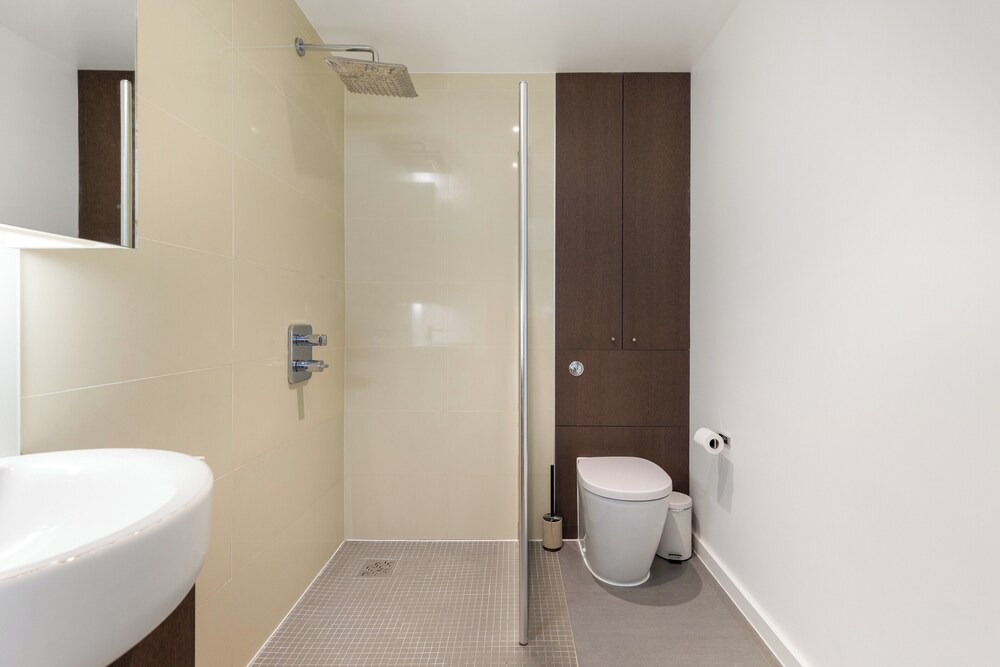 2 Bed-sleeps 4-balcony-family Friendly