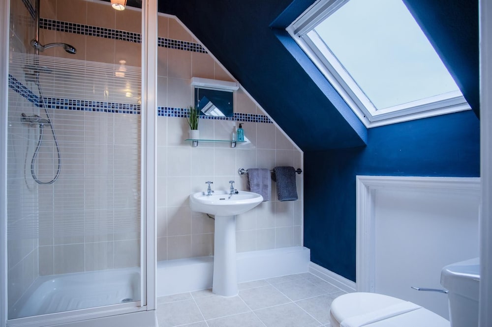 The Lanterns - 9 Bedroom - Sleeps 17 - Saundersfoot Village Centre