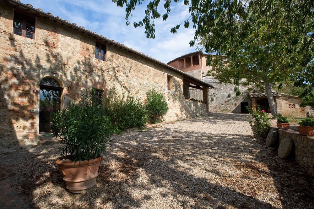 Villa e Fattoria di Radi