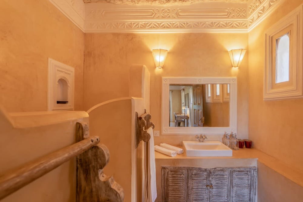 Amani House 5 Bedrooms Sleeps 10