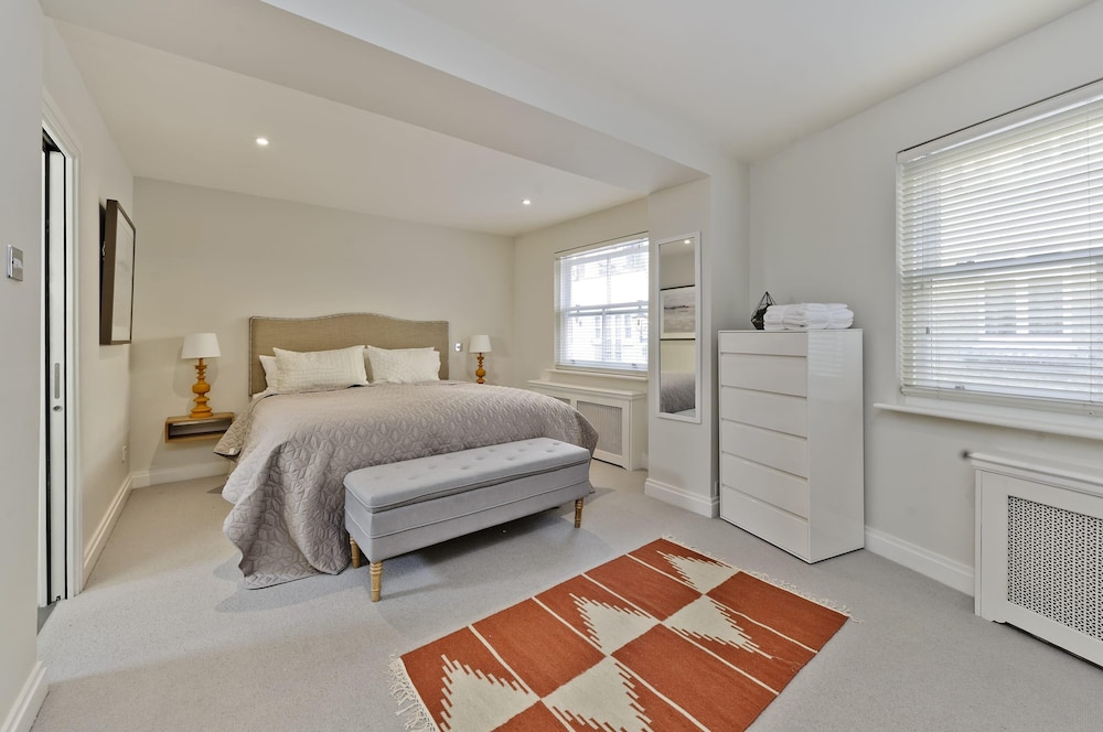 Sweet Marble Arch 2 Bedroom Mews House
