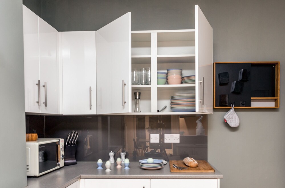 The Modern Classic - Contemporary & Elegant 3bdr Home